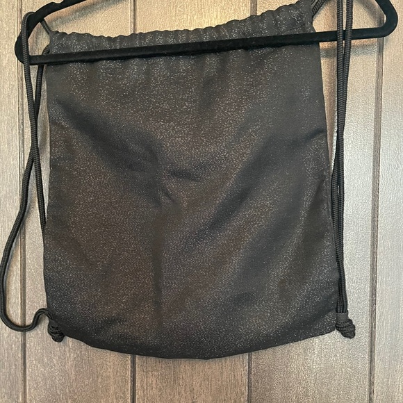 Super rare Ivivva black on black drawstring bag - Picture 2 of 2